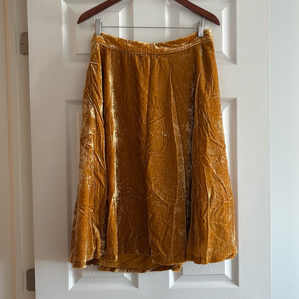 Yellow/Gold Crushed Velvet skirt from Mod Cloth. Size 14. 

Gently used.